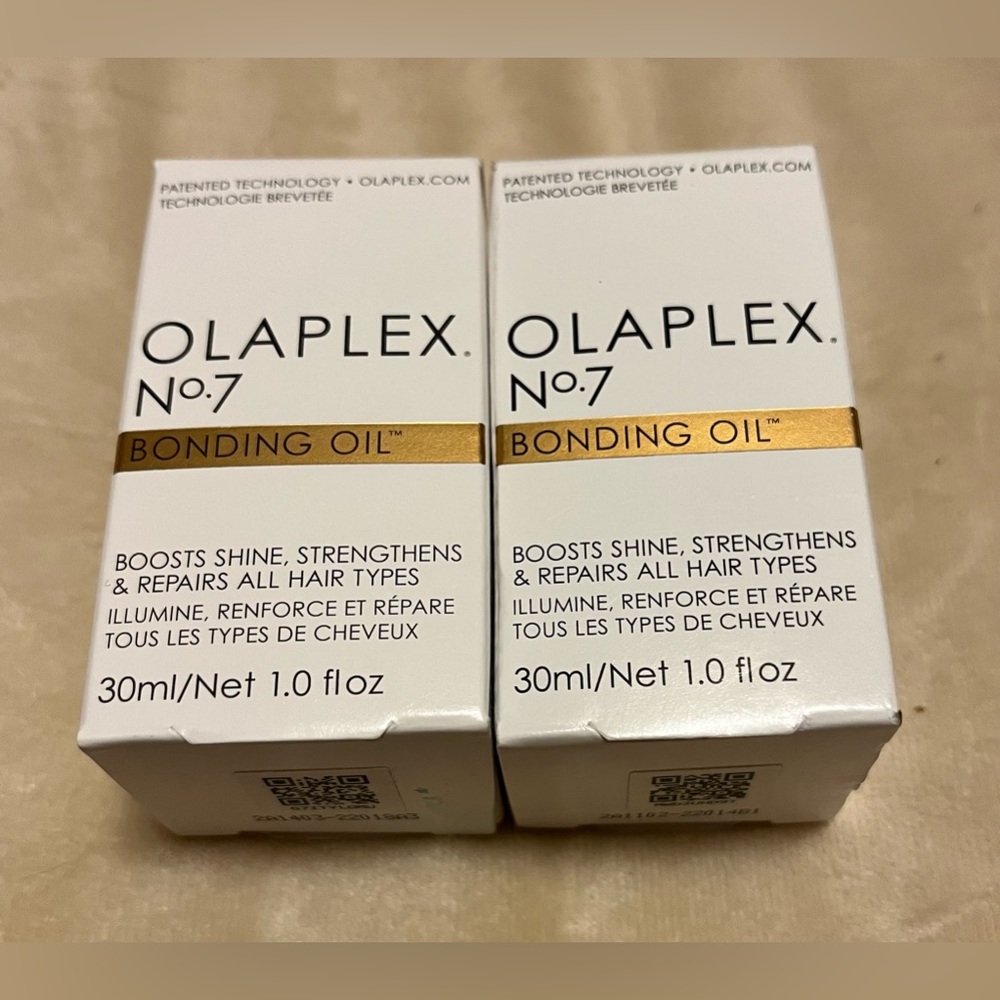 2- OLAPLEX Nº.7 Bonding Oil™ boosts shine, softness, and color vibrancy